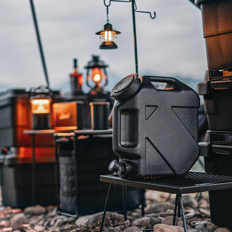 Portable liquid Storage Container